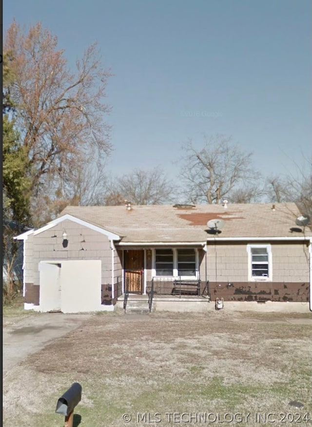 view of front of home with covered porch