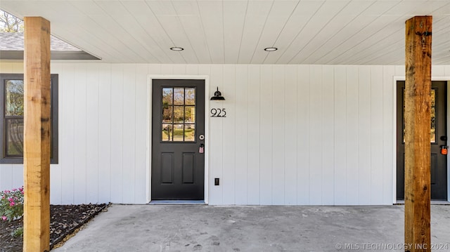 view of property entrance