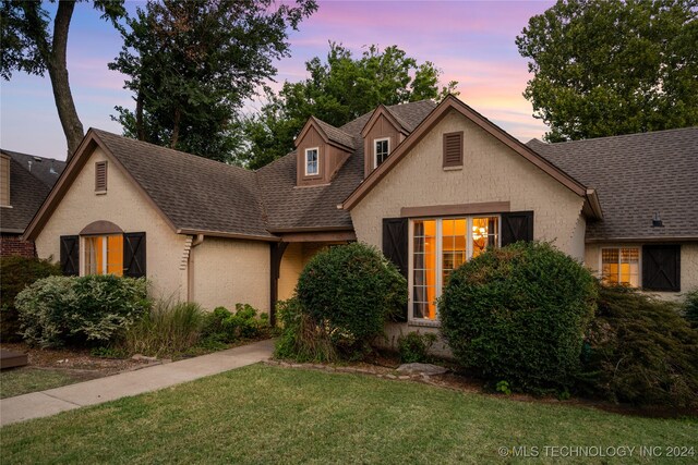 view of front of property with a yard