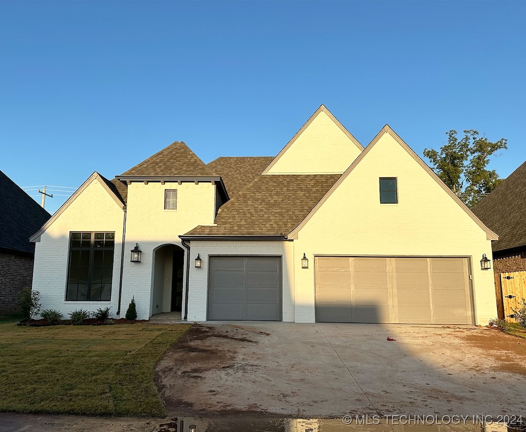 view of front of home with a garage and a front yard