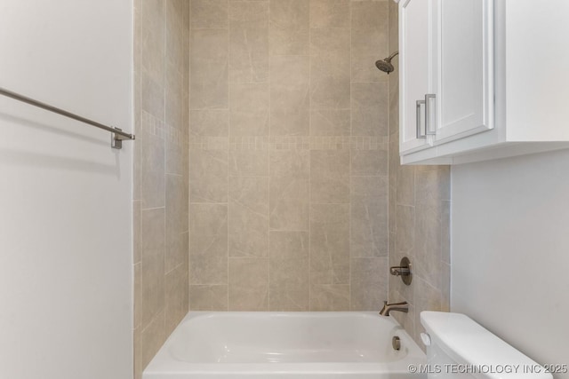 bathroom featuring toilet and shower / bathtub combination