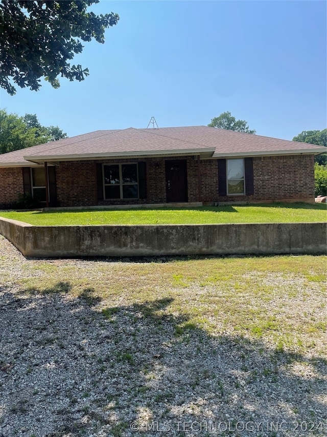 ranch-style house with a front lawn