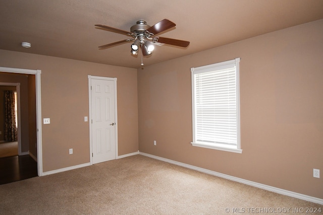 unfurnished room featuring ceiling fan and carpet floors