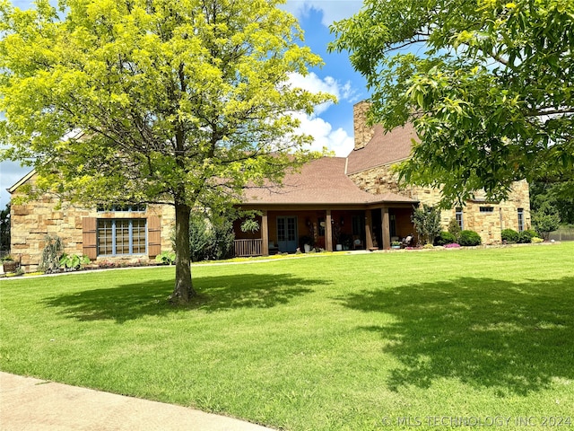 view of front of house featuring a front yard