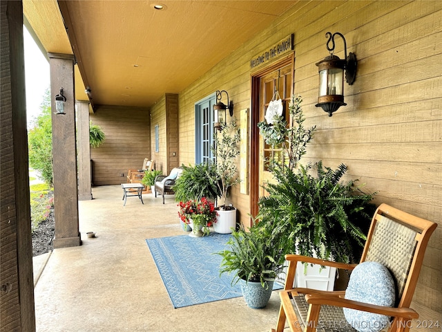 view of patio / terrace with covered porch