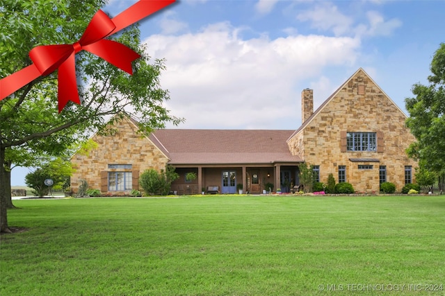 view of front of property with a front lawn