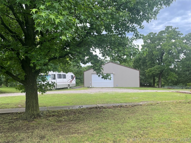 view of yard featuring a garage and an outdoor structure