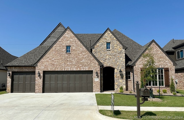 view of front facade with a garage