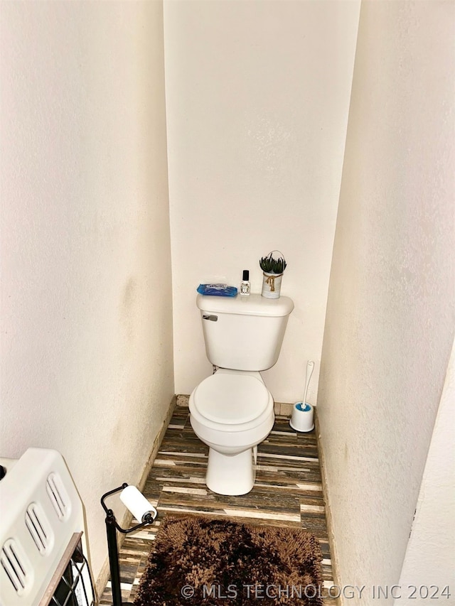 bathroom featuring toilet