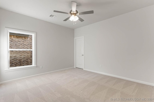 unfurnished room featuring light carpet and ceiling fan