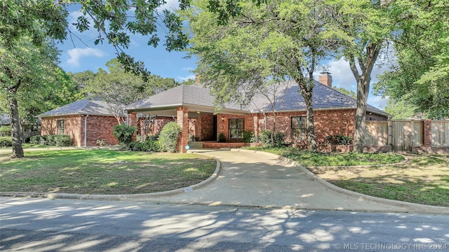 view of front of house featuring a front yard