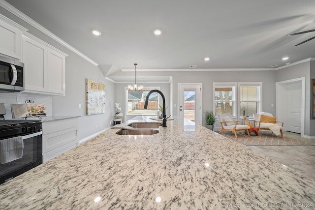 kitchen featuring black range with gas cooktop, an inviting chandelier, backsplash, sink, and ornamental molding