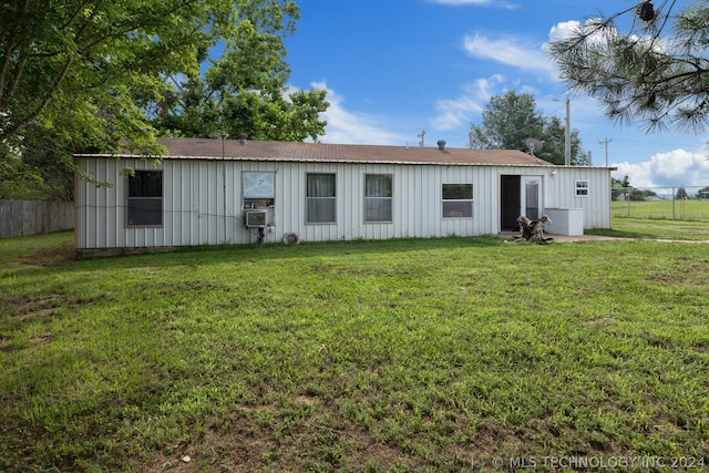 exterior space with a yard