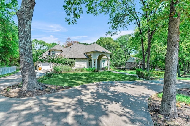 view of front of property with a front lawn