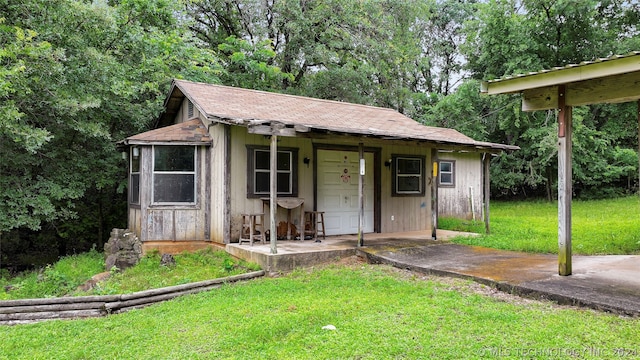 view of front of house featuring a front yard and a patio