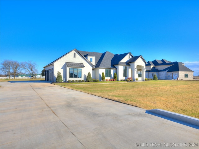 view of front of home featuring a garage and a front yard