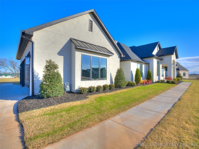 view of front of property featuring a garage and a front lawn