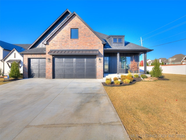 view of front of home featuring a front lawn