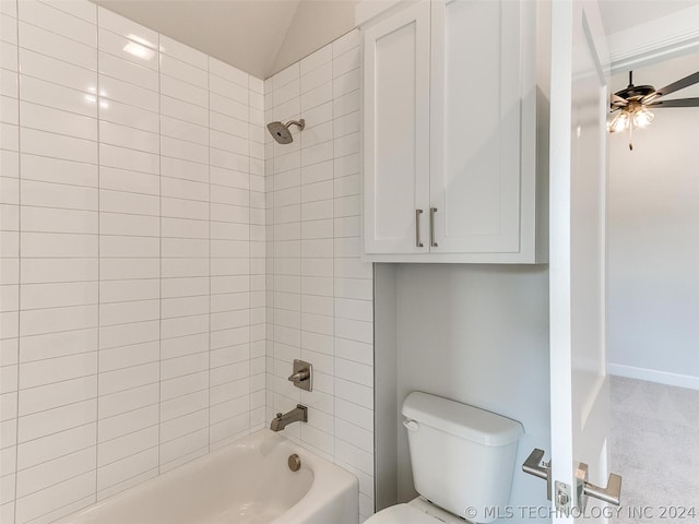 bathroom with tiled shower / bath, ceiling fan, and toilet