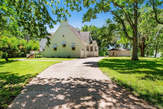 view of front of property with a front lawn