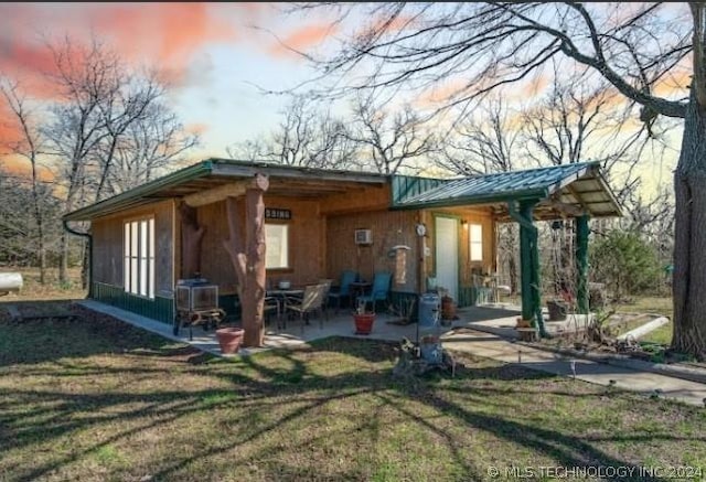 exterior space featuring a lawn