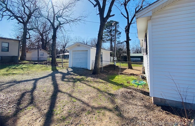 view of yard featuring an outdoor structure and a garage