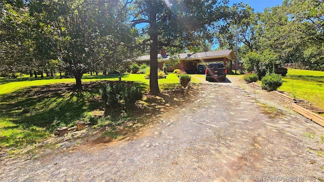 view of front facade with a front yard