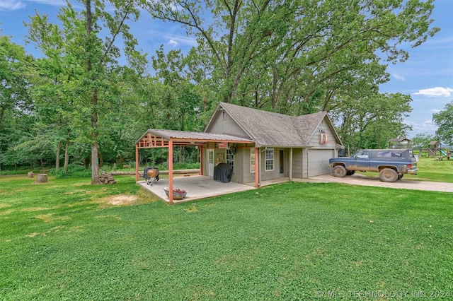 view of front facade featuring a front yard and a garage