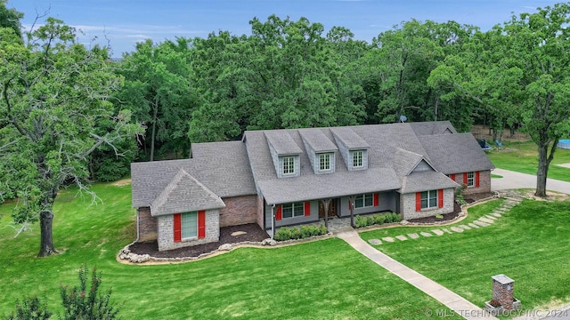 view of front of house featuring a front yard