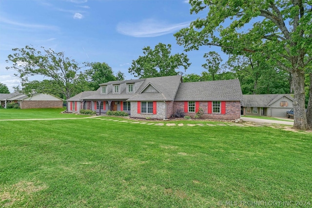 view of front of house with a front yard