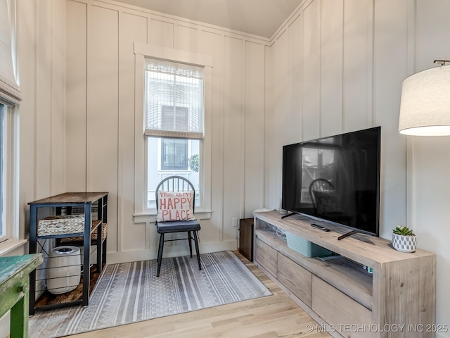 75 Lower Green Way, Carlton Landing, OK 74432 - living area featuring wood finished floors and a decorative wall