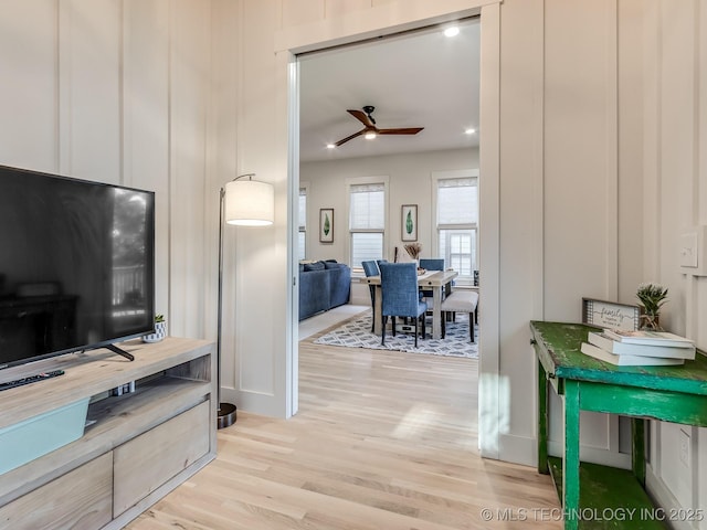 75 Lower Green Way, Carlton Landing, OK 74432 - living room featuring light wood finished floors and a ceiling fan