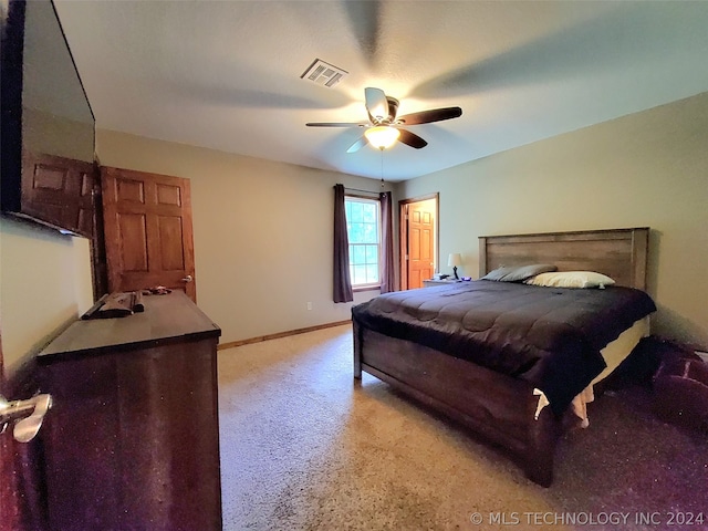 bedroom with ceiling fan