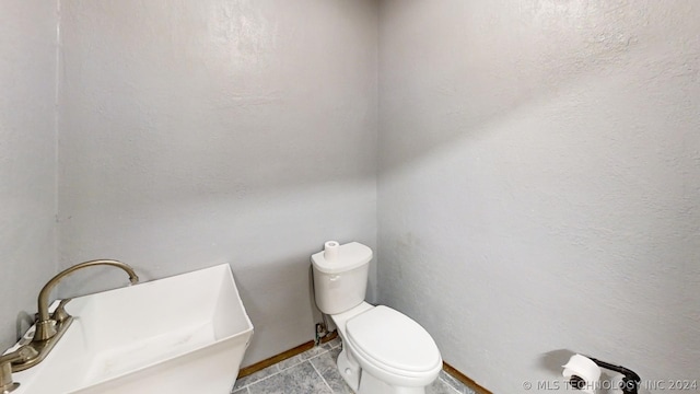 bathroom featuring sink and toilet