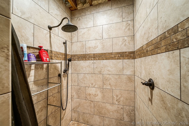 details featuring a tile shower