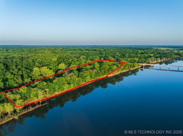 9596 N 447th Rd, Spavinaw, OK 74366 - aerial overview of property's location with a forest, property parcel outlined, and a large body of water