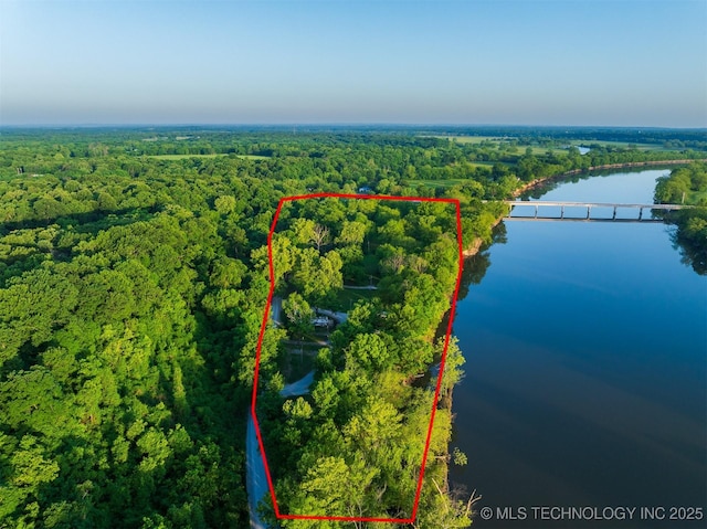 9596 N 447th Rd, Spavinaw, OK 74366 - aerial view of property and surrounding area featuring a heavily wooded area, a nearby body of water, and property boundaries highlighted