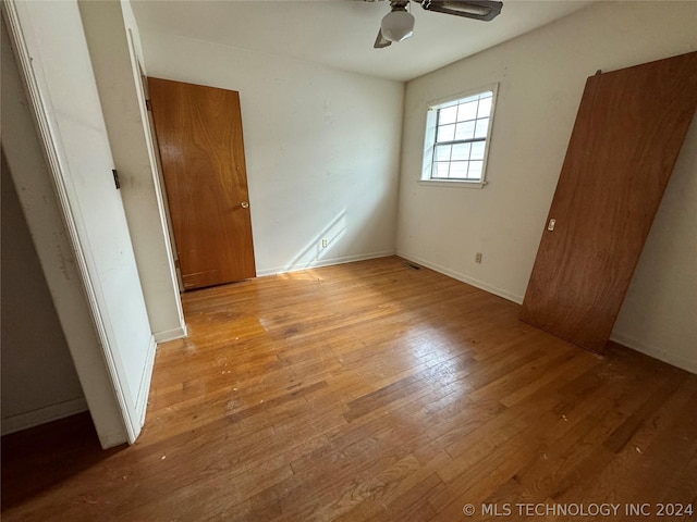 unfurnished room featuring ceiling fan and wood-type flooring