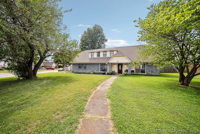 view of front of house featuring a front yard