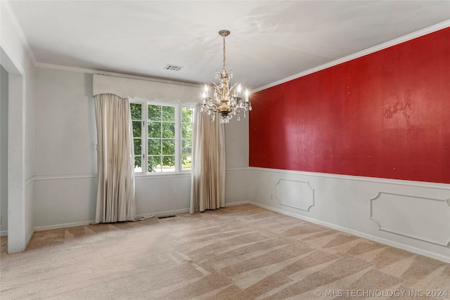 spare room featuring ornamental molding, light colored carpet, and a notable chandelier