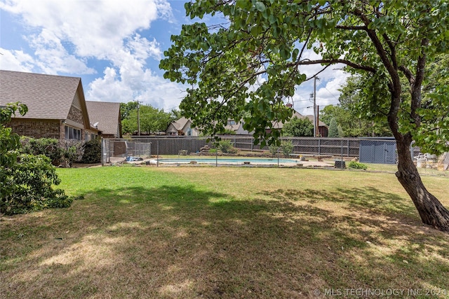 view of yard with a fenced in pool