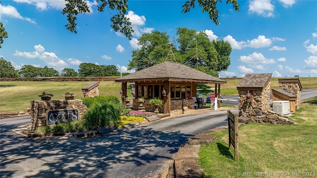 view of home's community featuring a lawn