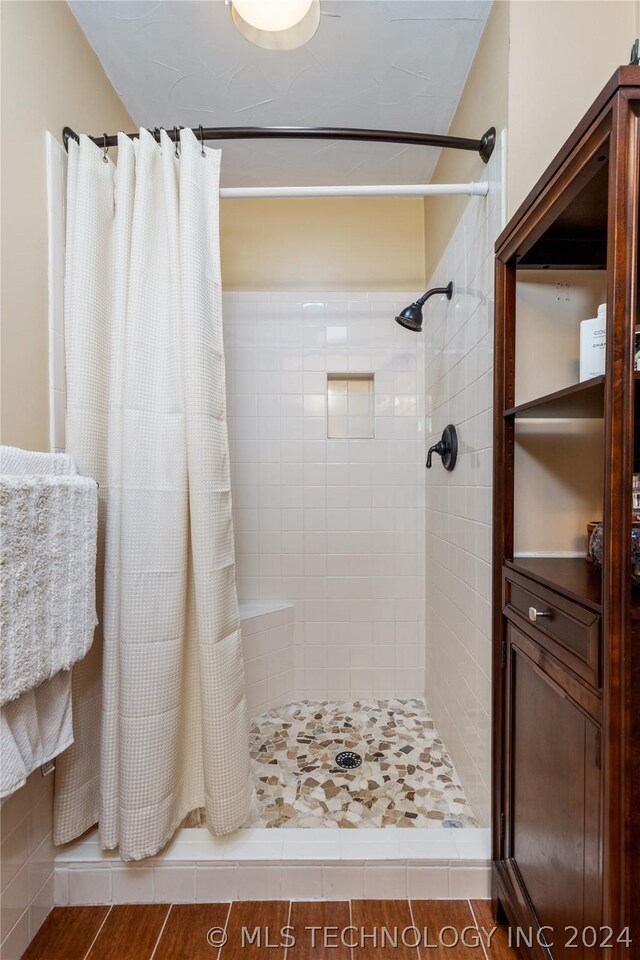 bathroom with walk in shower