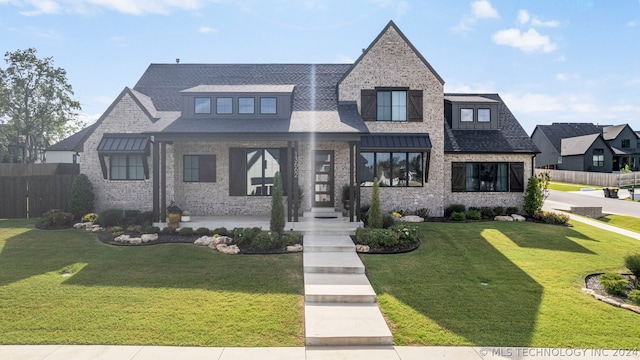 view of front facade featuring a front lawn