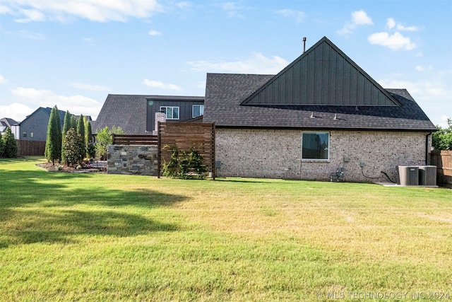 exterior space featuring a lawn