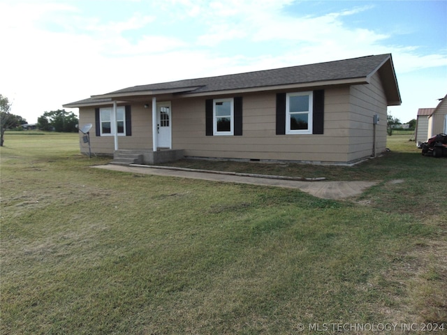 view of front of house featuring a front yard