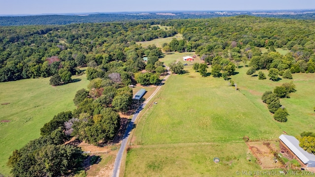 birds eye view of property featuring a rural view