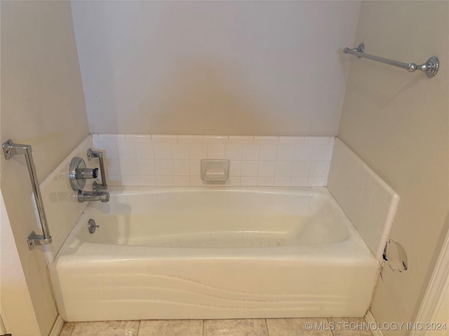 bathroom featuring a bathtub