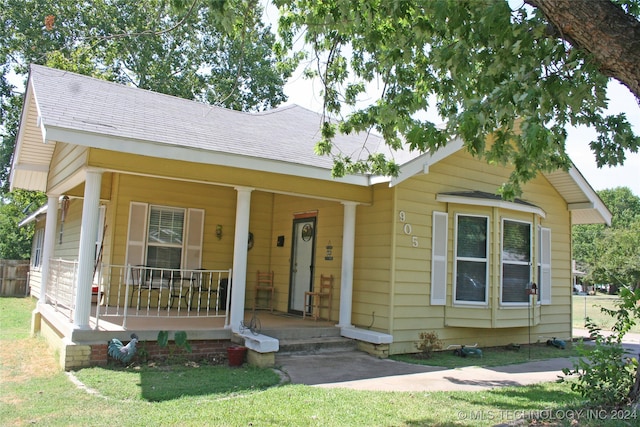 view of front of property with a front lawn and a porch