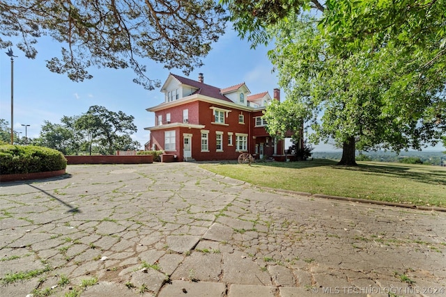 exterior space featuring a yard